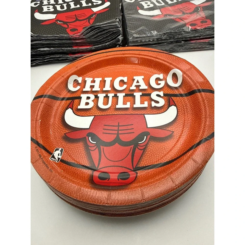Chicago Bulls NBA Party Supplies Set 35 Paper Plates and 32 Luncheon Napkins